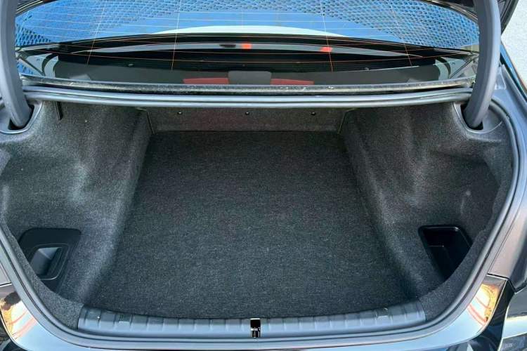 Used BMW 5 Series 2021 Updated 530Li xDrive Luxury Package Trunk
