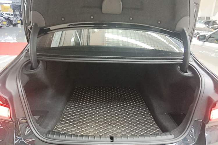 Used BMW 5 Series 2021 Facelifted 530Li Leading Edition M Sport Package Trunk
