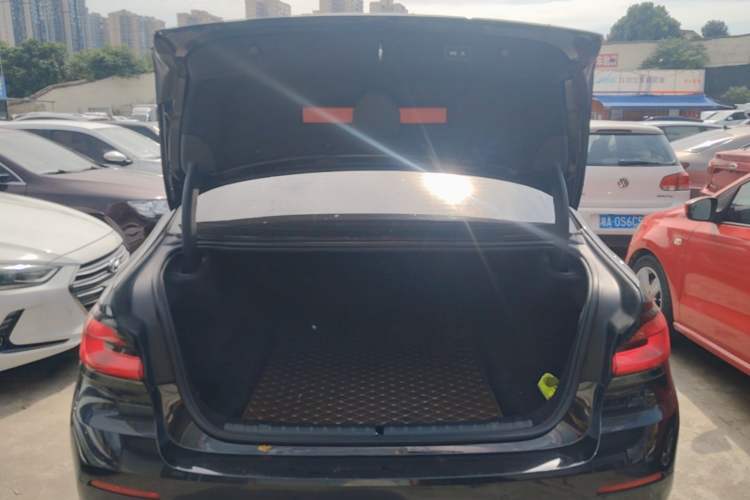 Used BMW 5 Series 2021 530Li Leading Luxury Package Trunk