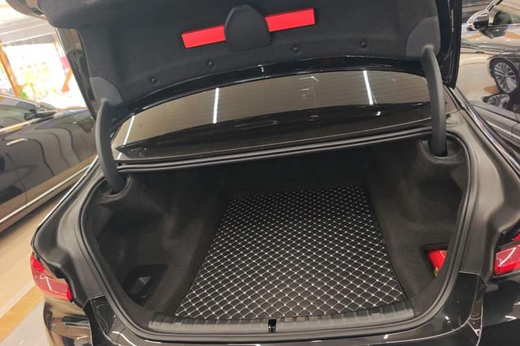 Used BMW 5 Series 2021 525Li Luxury Package Trunk