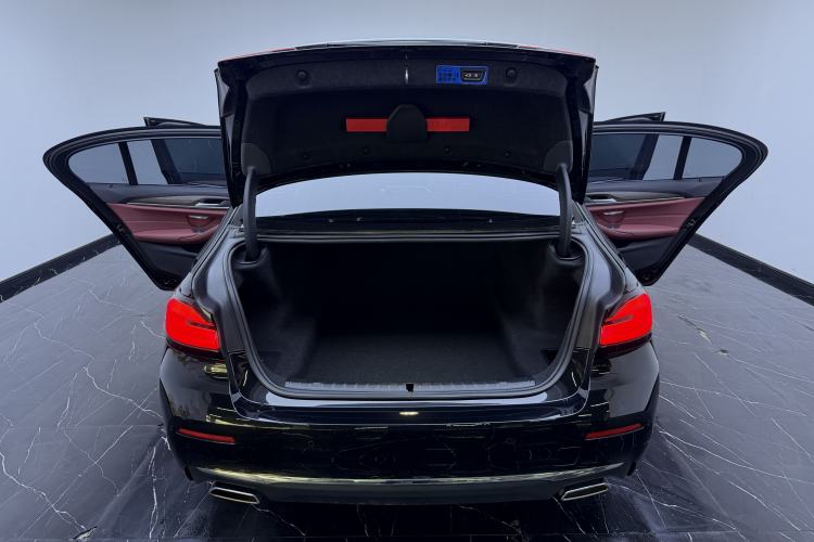 Used BMW 5 Series 2021 530Li Leading Luxury Package Trunk