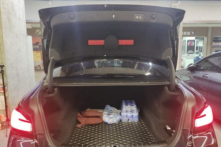 Used BMW 5 Series 2021 530Li Luxury Edition M Sport Package Trunk