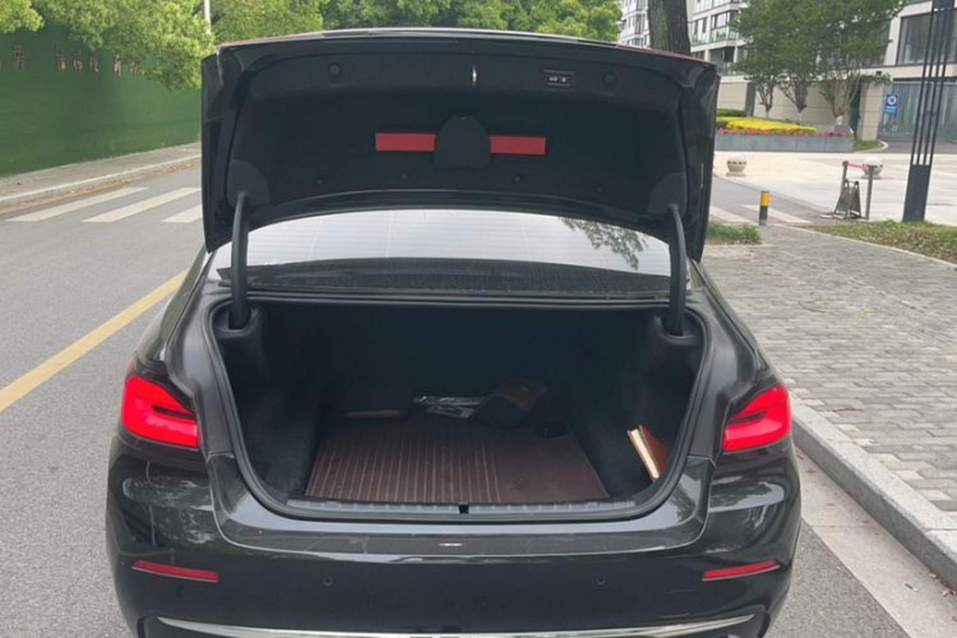 Used BMW 5 Series 2021 530Li Leading Luxury Package Trunk