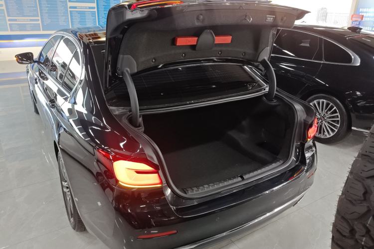 Used BMW 5 Series 2021 530Li xDrive Luxury Package Trunk