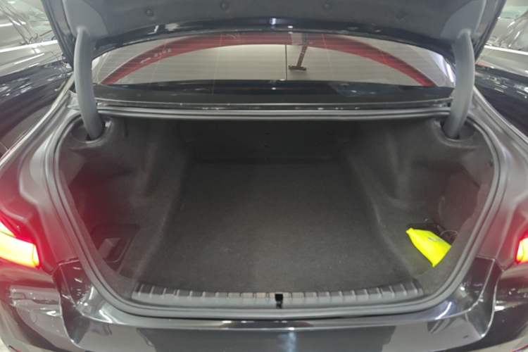 Used BMW 5 Series 2021 530Li Leading Luxury Package Trunk