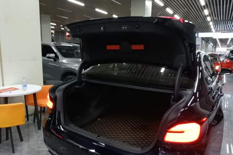 Used BMW 5 Series 2021 525Li Luxury Package Trunk