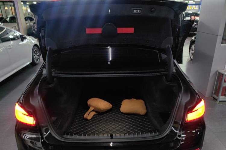 Used BMW 5 Series 2021 Updated 530Li Luxury Package Premium Edition Trunk