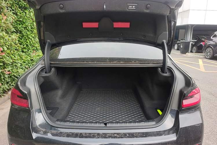 Used BMW 5 Series 2021 530Li Luxury Edition M Sport Package Trunk