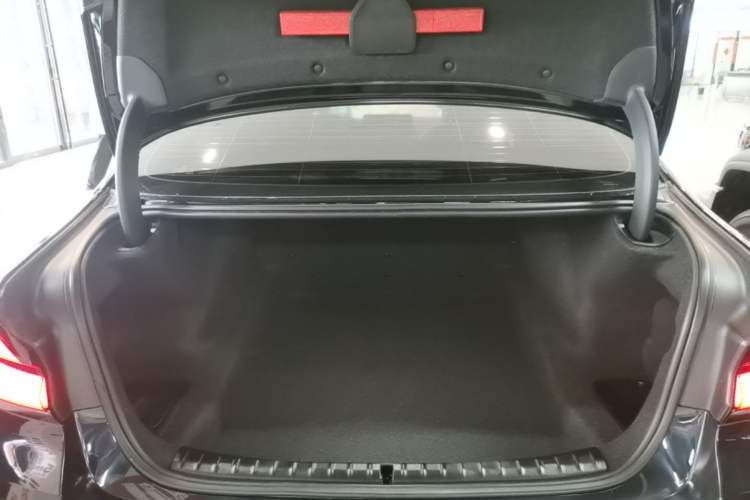Used BMW 5 Series 2021 Facelifted 530Li Leading Edition M Sport Package Trunk