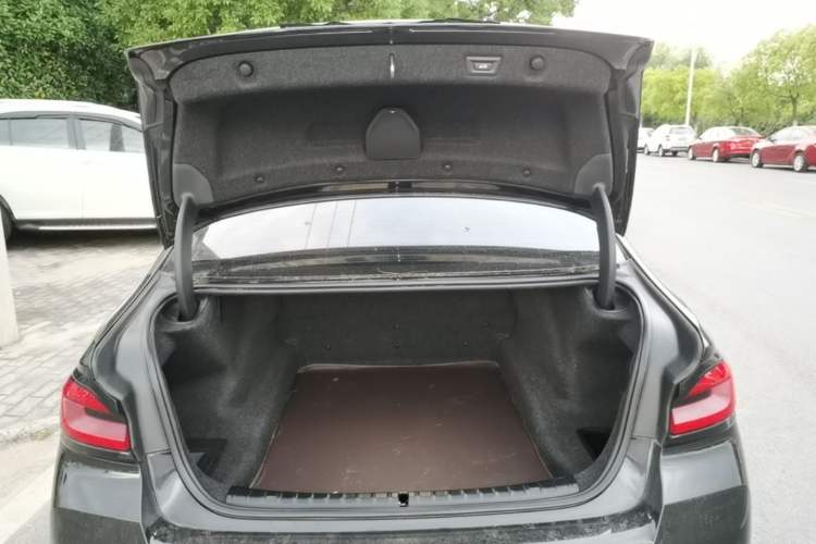 Used BMW 5 Series 2021 Facelifted 530Li Leading Edition M Sport Package Trunk