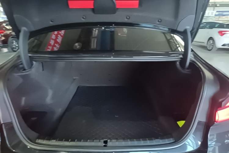 Used BMW 5 Series 2021 525Li Luxury Package Trunk