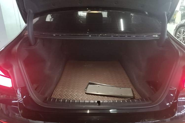 Used BMW 5 Series 2021 Restyled 530Li Leading Edition Luxury Package Trunk