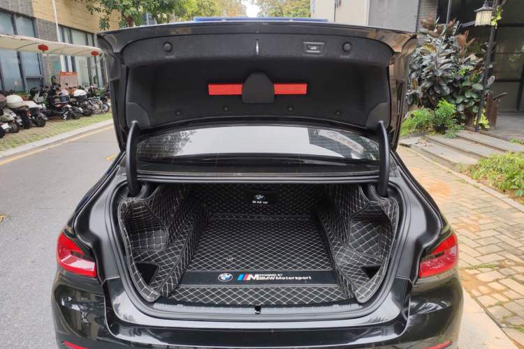Used BMW 5 Series 2021 525Li Luxury Package Trunk