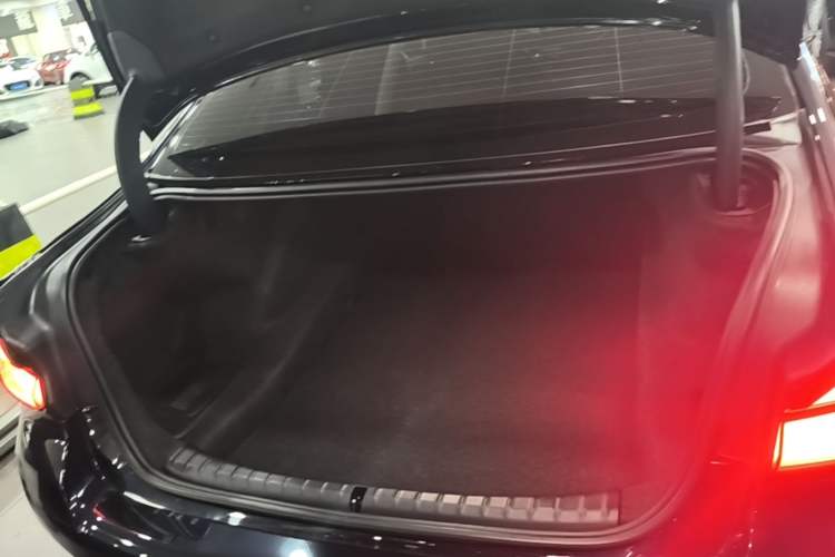 Used BMW 5 Series 2021 530Li Leading Model M Sport Package Trunk