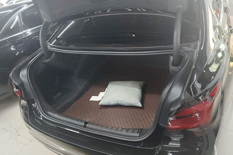 Used BMW 5 Series 2021 Restyled 530Li Leading Edition Luxury Package Trunk