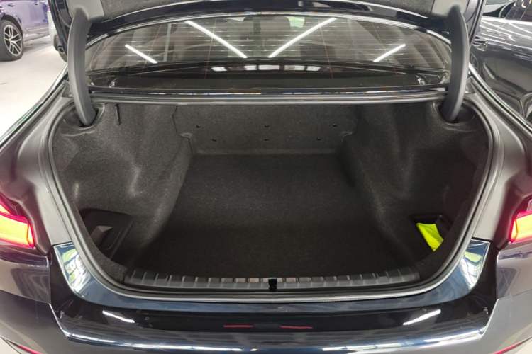 Used BMW 5 Series 2021 Facelifted 525Li M Sport Package Trunk