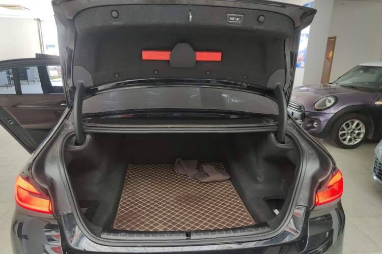 Used BMW 5 Series 2021 530Li Leading Luxury Package Trunk