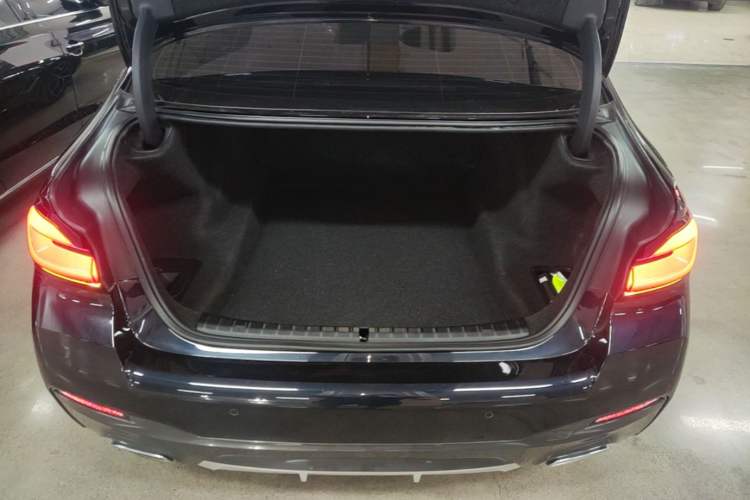 Used BMW 5 Series 2021 Restyled 530Li Luxury Edition M Sport Package Trunk