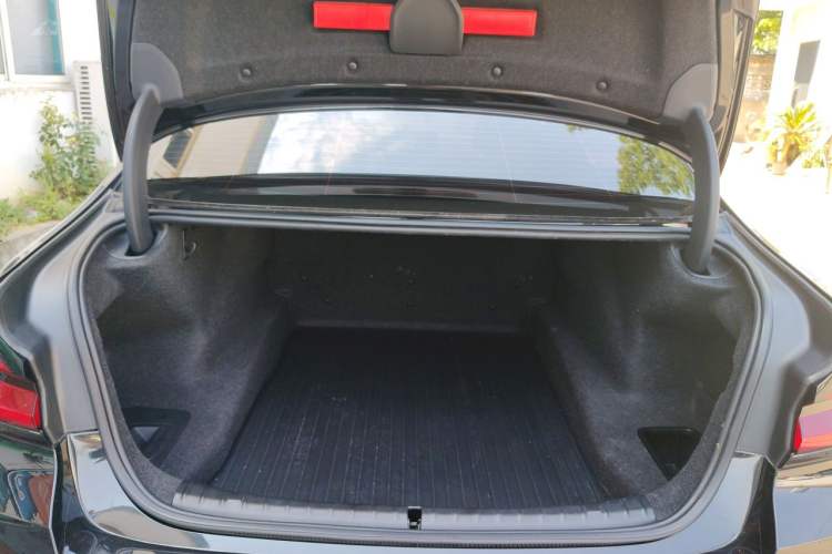Used BMW 5 Series 2021 530Li Luxury Edition M Sport Package Trunk