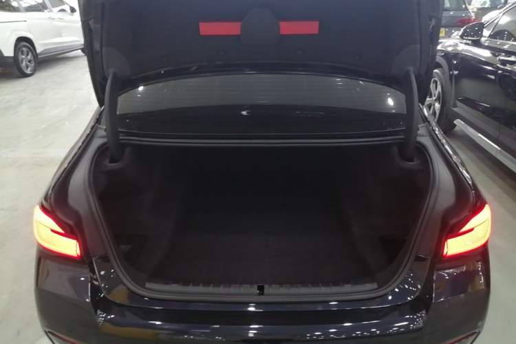 Used BMW 5 Series 2021 Facelifted 525Li M Sport Package Trunk