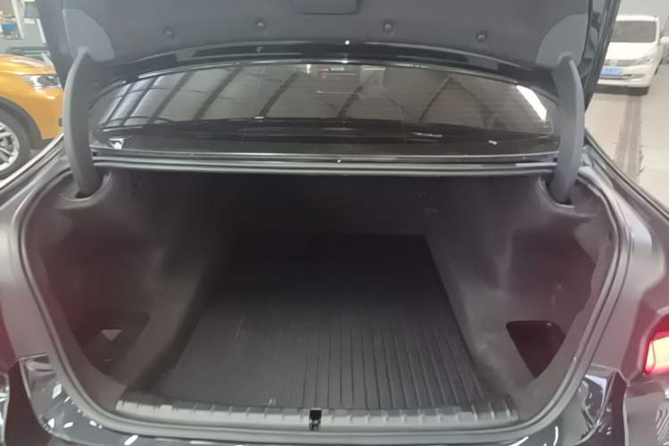 Used BMW 5 Series 2021 530Li Luxury Edition M Sport Package Trunk