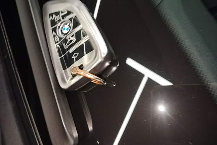 Used BMW 5 Series 2021 Restyled 530Li Luxury Edition M Sport Package Vehicle Key