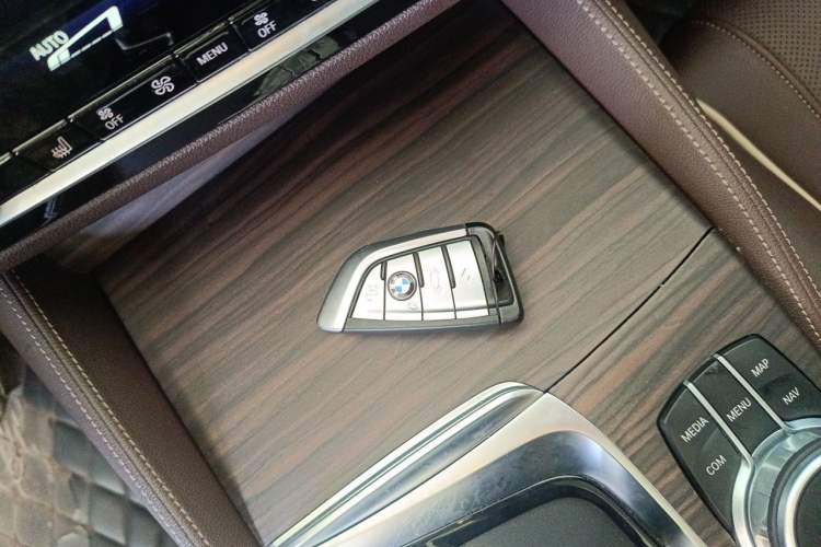 Used BMW 5 Series 2021 530Li xDrive Luxury Package Vehicle Key