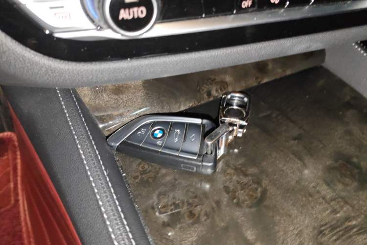 Used BMW 5 Series 2021 525Li M Sport Package Vehicle Key