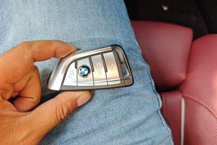 Used BMW 5 Series 2021 Restyled 530Li Luxury Edition M Sport Package Vehicle Key