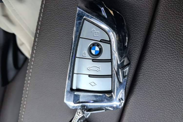 Used BMW 5 Series 2021 525Li M Sport Package Vehicle Key
