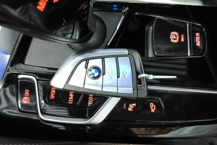 Used BMW 5 Series 2021 Restyled 530Li Luxury Edition M Sport Package Vehicle Key