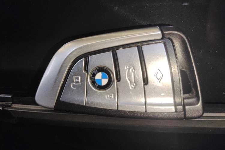 Used BMW 5 Series 2021 530Li Luxury Edition M Sport Package Vehicle Key