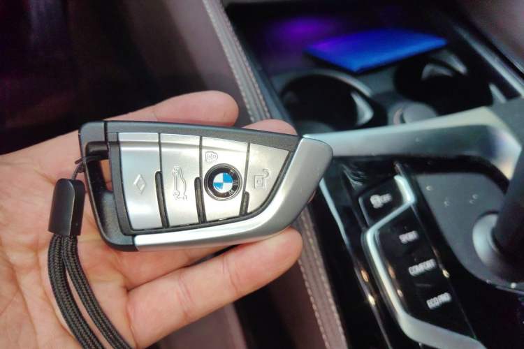 Used BMW 5 Series 2021 530Li Luxury Edition M Sport Package Vehicle Key