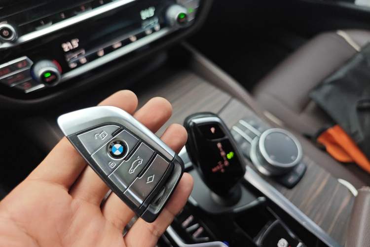 Used BMW 5 Series 2021 Restyled 530Li Leading Edition Luxury Package Vehicle Key