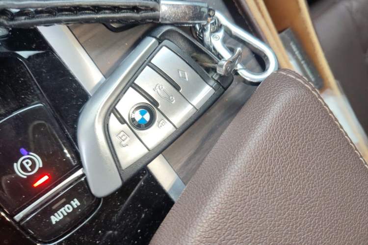 Used BMW 5 Series 2021 530Li Luxury Edition Premium Package Vehicle Key