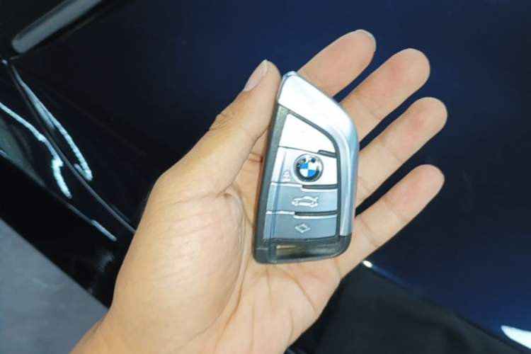 Used BMW 5 Series 2021 Restyled 540i Sport Line with M Sports Package Vehicle Key