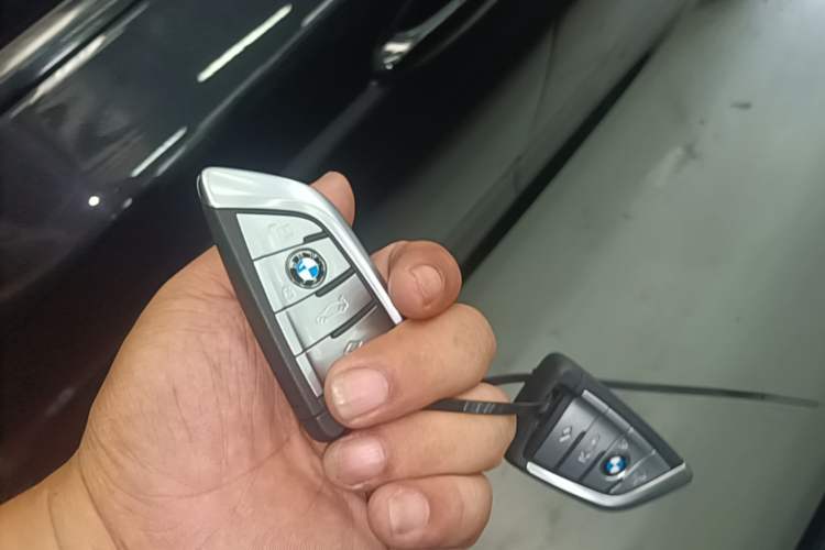 Used BMW 5 Series 2021 530Li Luxury Edition M Sport Package Vehicle Key