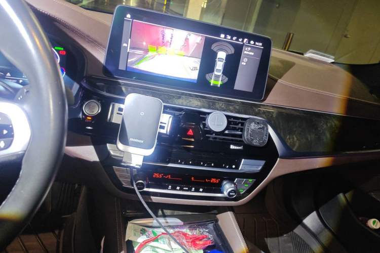 Used BMW 5 Series 2021 525Li M Sport Package Audio And AC Panel