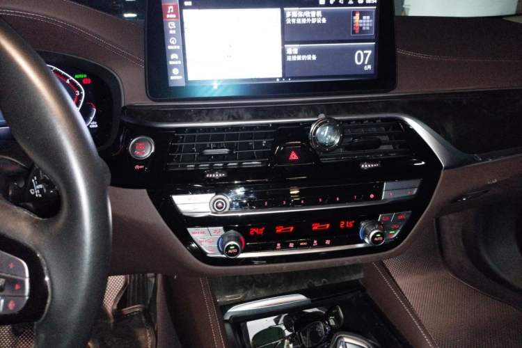 Used BMW 5 Series 2021 Updated Version 525Li Luxury Package Audio And AC Panel