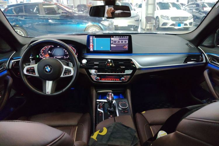 Used BMW 5 Series 2021 540i Sport Line M Sport Package Center Console