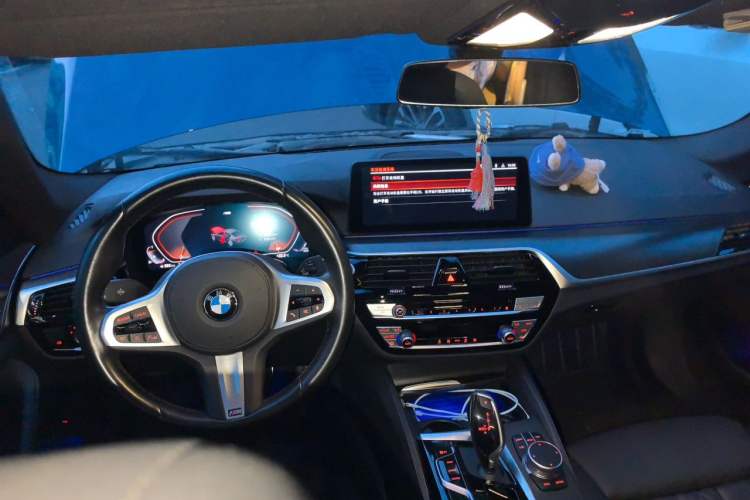 Used BMW 5 Series 2021 525i M Sport Package Center Console