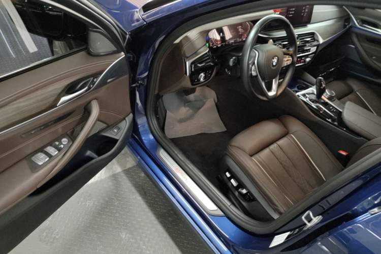 Used BMW 5 Series 2021 530Li Luxury Edition Premium Package Driver Seat