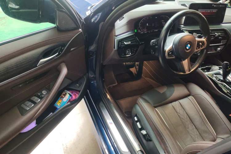 Used BMW 5 Series 2021 530Li Luxury Edition M Sport Package Driver Seat