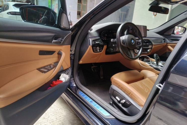 Used BMW 5 Series 2021 530i M Sport Package Driver Seat