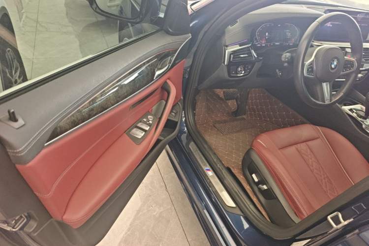 Used BMW 5 Series 2021 525Li M Sport Package Driver Seat