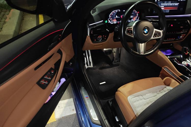 Used BMW 5 Series 2021 525i M Sport Package Driver Seat