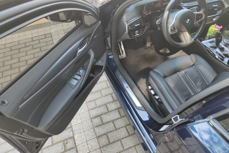 Used BMW 5 Series 2021 530i Sport Line M Sport Package Driver Seat