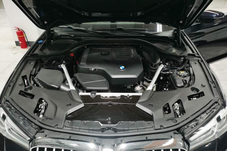 Used BMW 5 Series 2021 Facelifted 525Li M Sport Package Engine Bay