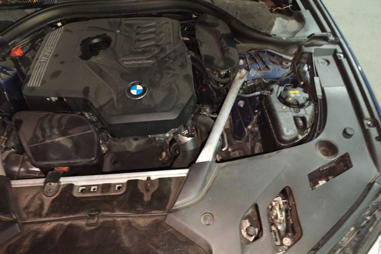 Used BMW 5 Series 2021 525Li M Sport Package Engine Bay Left