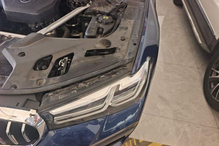 Used BMW 5 Series 2021 525Li M Sport Package Engine Bay Left